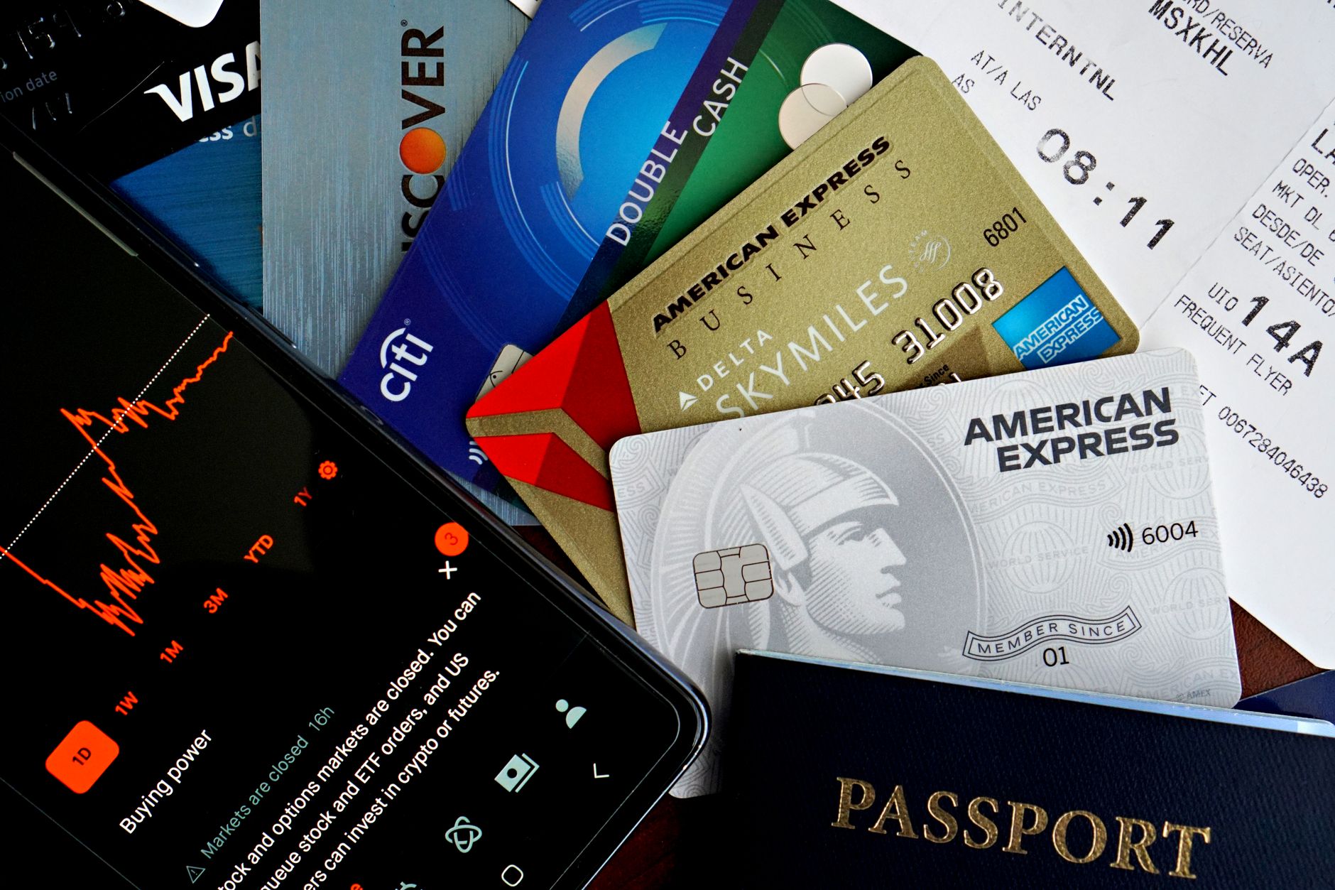 Discover vs. Amex: Which Credit Card Issuer Fits Your Wallet Strategy?