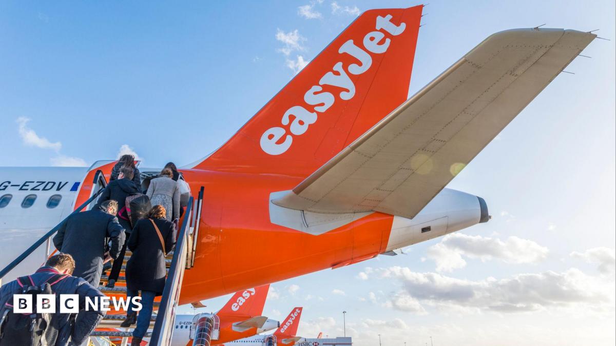 EasyJet Backs Apollo Bid Over Castlelake in Surprise Airline Takeover Fight