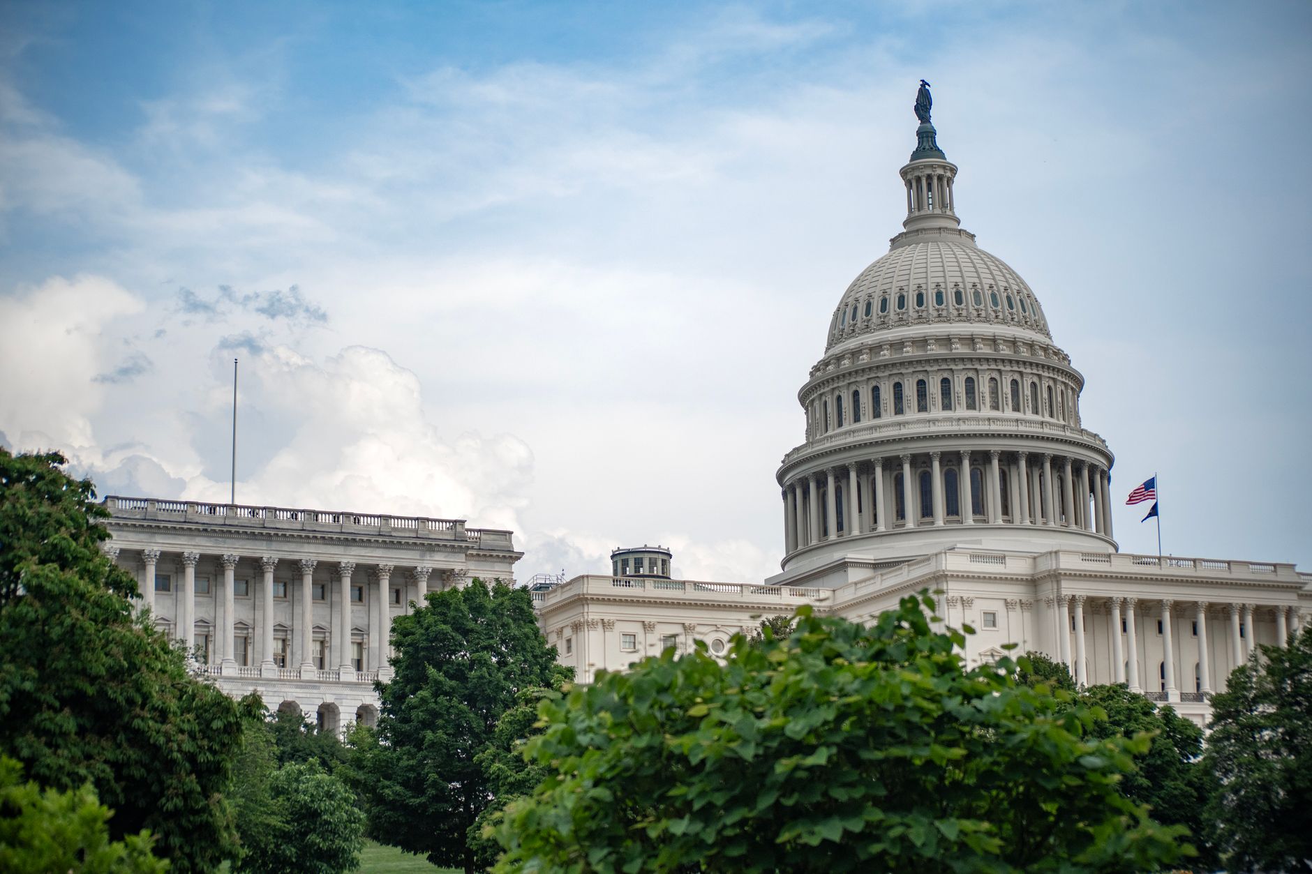 Bipartisan Friendship on Capitol Hill Signals Potential Market Stability, Analysts Say