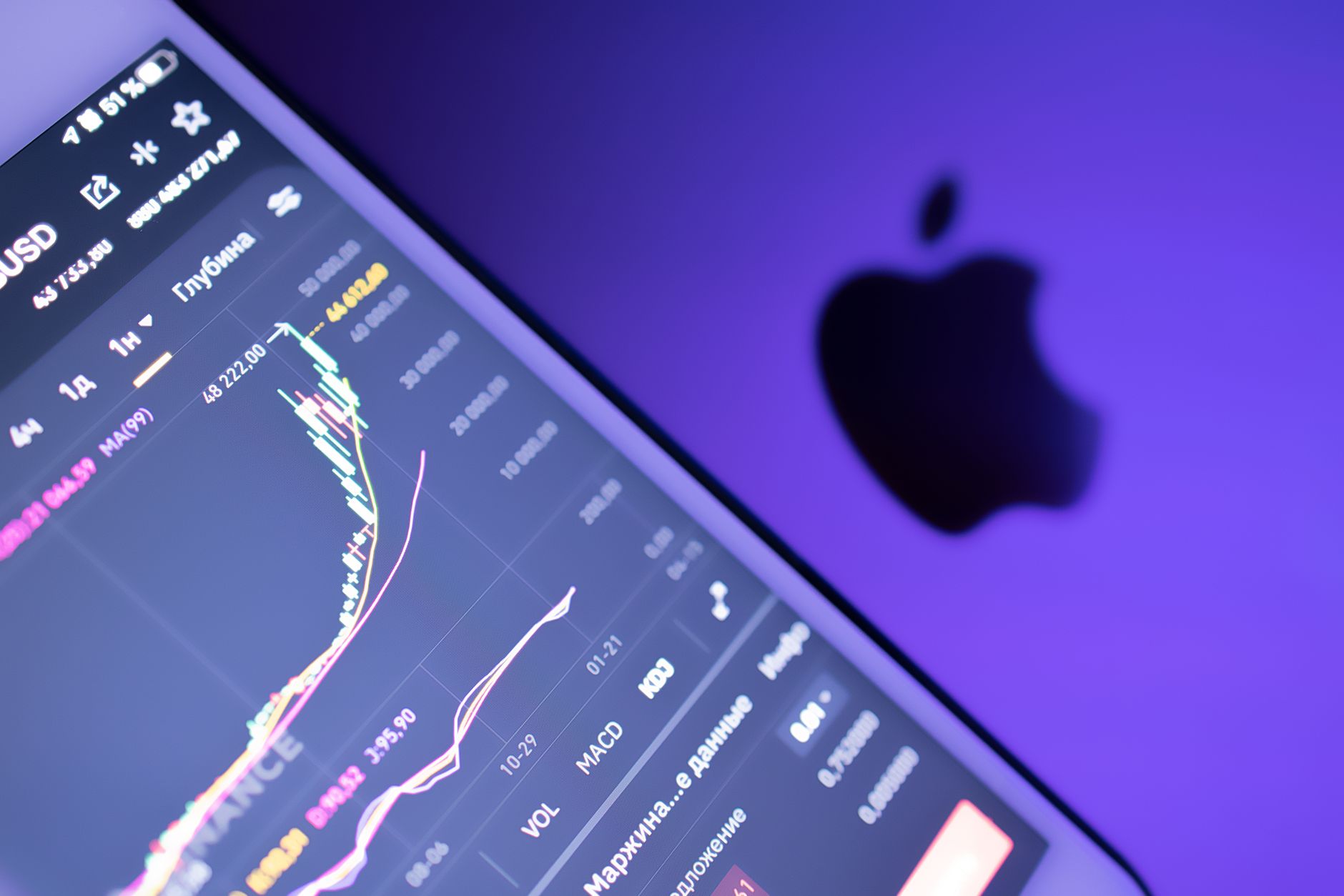 Oil Rallies, Futures Slide as U.S.-Iran Tensions Escalate Near Strait of Hormuz